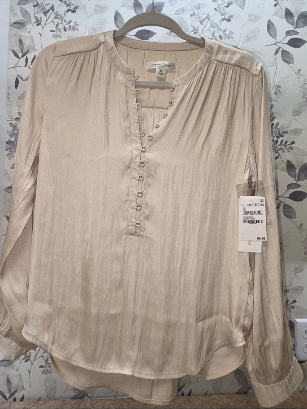 Treasure & Bond Cream Long-Sleeve Button-Front Blouse